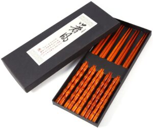 Palillos con forma de bambú